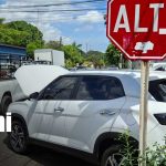 Conductor lesionado tras colisión con bus de la ruta 168 en Managua Foto: Conductor resulta lesionado tras colisión con bus de la ruta 168 en Managua / TN8