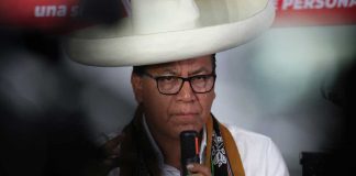 Foto: Peruanos se movilizan en defensa del voto del candidato Roberto Sánchez / Cortesía