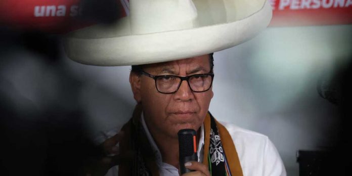 1 Foto: Peruanos se movilizan en defensa del voto del candidato Roberto Sánchez / Cortesía