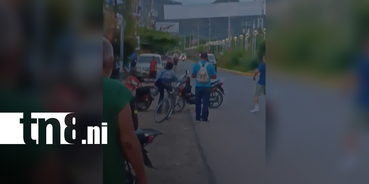 Foto: Mujer motociclista causa alarma tras incidente con machete en Estelí (VIDEO)/TN8