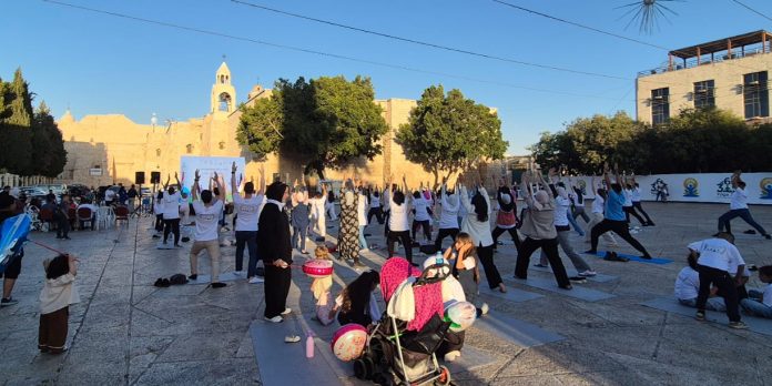 1 Foto: Jornada del Día Internacional del Yoga reúne al cuerpo diplomático en Belén, Palestina/Cortesía