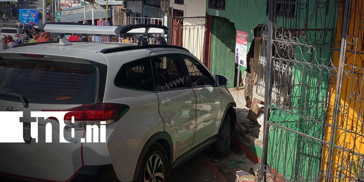 Foto: Accidente en Juigalpa deja daños en dos viviendas/TN8