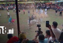 Foto: ¡Se rompen los fuegos! Tiscapa se enciende con el inicio de las montaderas de toros/TN8