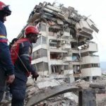 FOTO: Milagro en La Guaira: hallan con vida a menor atrapado desde el terremoto/CORTESÍA