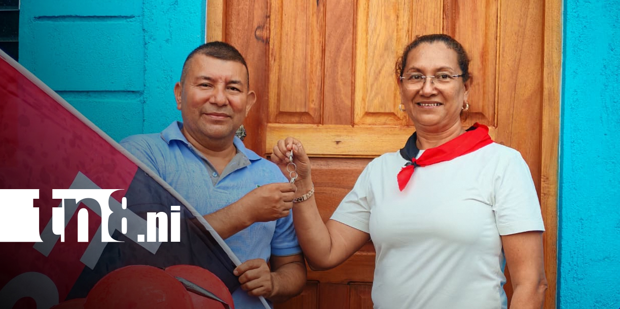 Foto: Familia en Rivas recibe vivienda/TN8