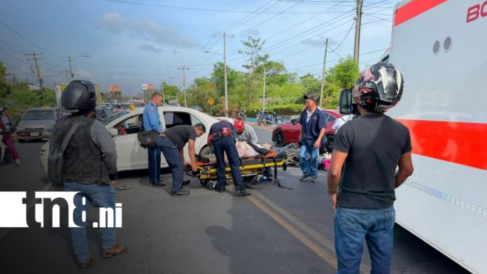 Foto: Bomberos y Policía atienden fuerte accidente en Granada/TN8
