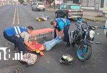 Conductor huye tras embestir a motociclista y su acompañante en Managua Foto: Conductor se da a la fuga tras dejar dos lesionados en Managua /TN8