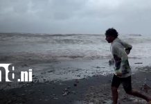 Fuertes oleajes y lluvias causadas por depresión tropical persisten en litoral de Carazo Oleajes y lluvias persisten en costas de Carazo