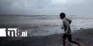 Oleajes y lluvias persisten en costas de Carazo