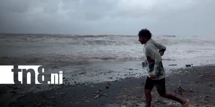 Oleajes y lluvias persisten en costas de Carazo Oleajes y lluvias persisten en costas de Carazo