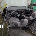 Sobrevive de milagro tras brutal accidente que partió su vehículo en dos Foto: Accidente en Carretera Sur deja vehículo partido en dos/TN8