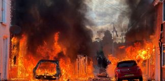 Foto: Caos e incendios tras apuñalamiento en Reino Unido/Cortesía