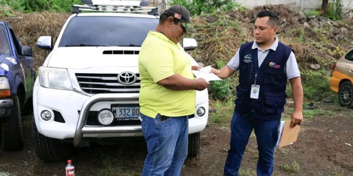 Foto: Inicia traslado de vehículos por botar basura en Managua/TN8 Foto: Inicia traslado de vehículos por botar basura en Managua/TN8