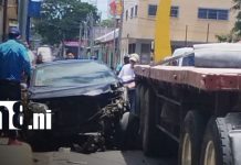 Accidente entre rastra y vehículo liviano deja cuantiosos daños materiales en Jinotepe Foto: Accidente de tránsito en Jinotepe deja cuantiosos daños materiales/TN8