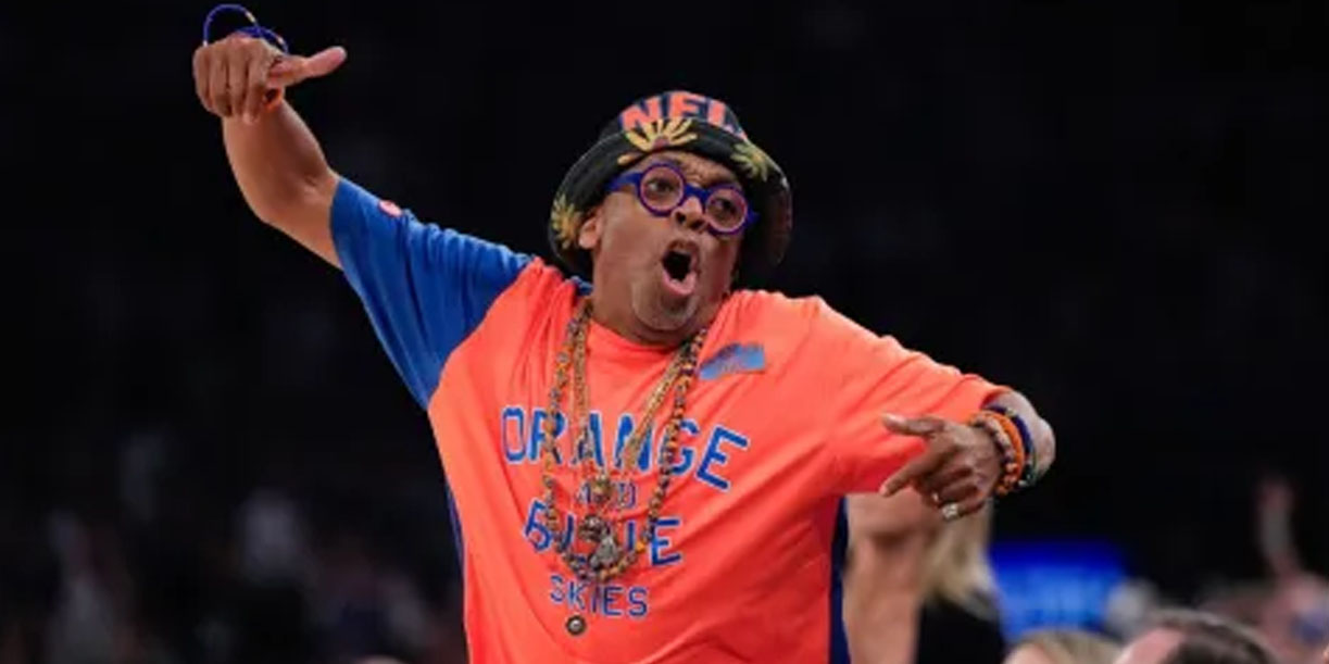 Foto: Spike Lee festeja el título de los Knicks en Brooklyn/Cortesía