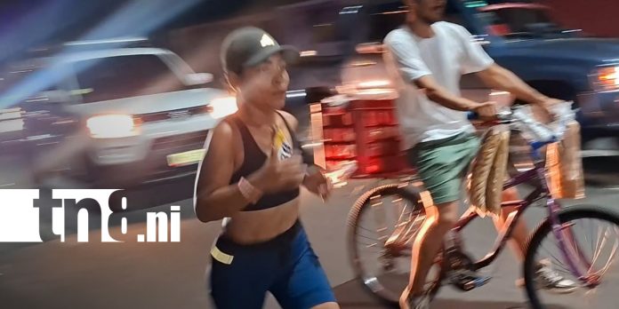Foto: Carrera nocturna reúne a 120 atletas en Granada/TN8