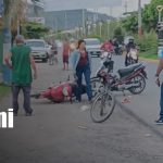 Mujer motociclista causa alarma tras incidente con machete en Estelí (VIDEO) Foto: Mujer motociclista causa alarma tras incidente con machete en Estelí (VIDEO)/TN8