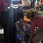 Joven motociclista resulta lesionado tras impactar contra vehículo estacionado en Estelí Foto: Joven motociclista resulta lesionado tras impactar contra vehículo estacionado en Estelí/TN8