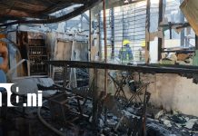 Voraz incendio destruye bar y negocio de comidas rápidas en Altagracia Foto: Fuego destruye negocios en Altagracia/TN8