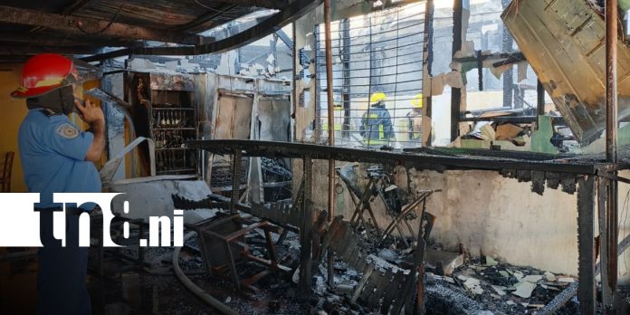 Foto: Fuego destruye negocios en Altagracia/TN8