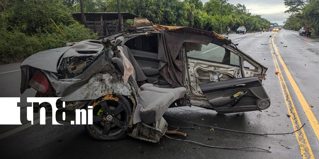 Foto: Accidente en Carretera Sur deja vehículo partido en dos/TN8