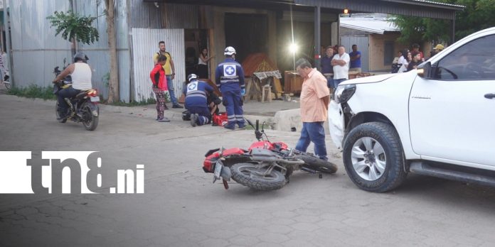 Foto: Motociclista lesionado tras impactar contra camioneta/TN8 Foto: Motociclista lesionado tras impactar contra camioneta/TN8