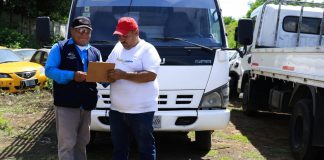 Foto: ¡Los agarraron en la movida! Tarjeta roja para los que botan basura en Managua/Cortesía