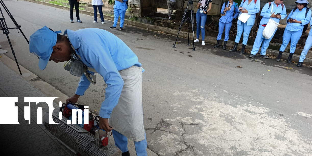 Foto: MINSA refuerza fumigación en barrio Santa María/TN8
