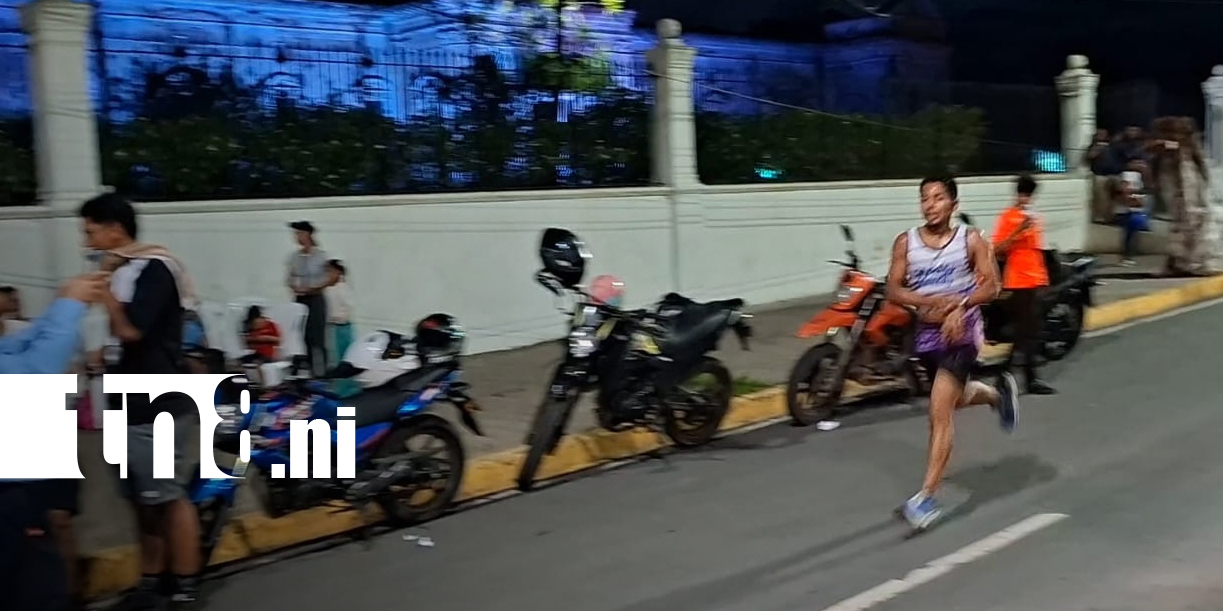 Foto: Carrera nocturna reúne a 120 atletas en Granada/TN8