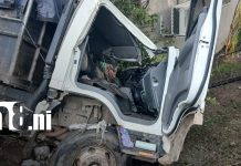 Milagro en Matiguás: chofer se duerme y sobrevive a volcadura de camión Foto: Chofer se duerme y vuelca camión en Matiguás/TN8
