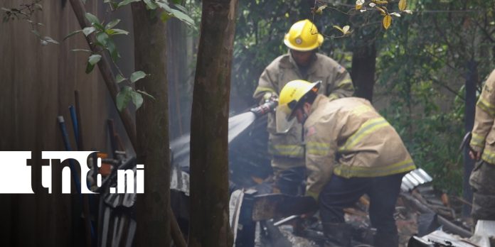 Foto: Bomberos controlan incendio en vivienda en Estelí/TN8