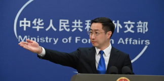 China pide garantizar libre tránsito en el estrecho de Ormuz