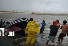 Rescate de cinco pescadores tras naufragio en el Pacífico nicaragüense; son atendidos en Masachapa Foto: Rescate de pescadores en naufragio en Masachapa/TN8