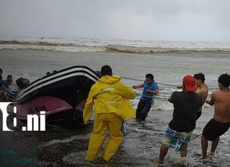 Rescate de cinco pescadores tras naufragio en el Pacífico nicaragüense; son atendidos en Masachapa Foto: Rescate de pescadores en naufragio en Masachapa/TN8