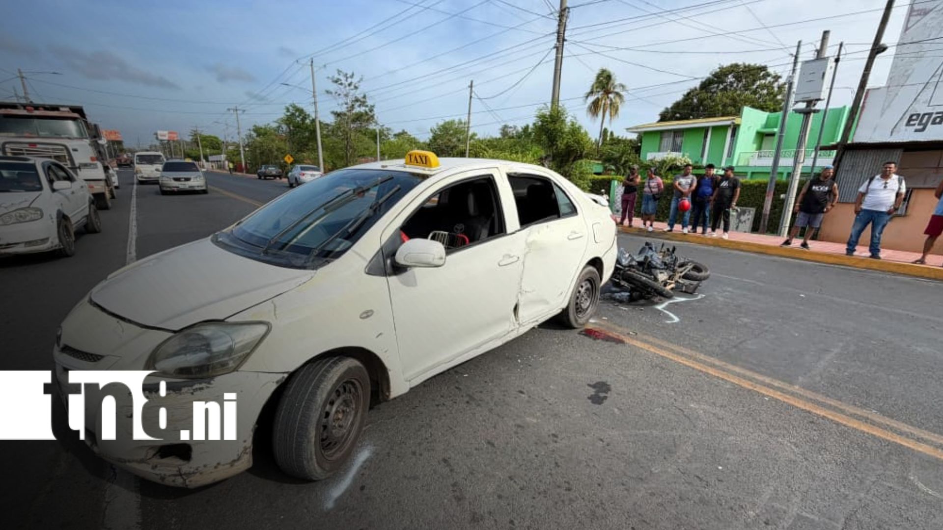 Foto: Bomberos y Policía atienden fuerte accidente en Granada/TN8