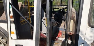 FOTO: Ocho fallecidos y 11 heridos tras impacto de dron sobre autobús de pasajeros/CORTESÍA