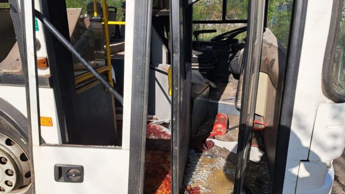FOTO: Ocho fallecidos y 11 heridos tras impacto de dron sobre autobús de pasajeros/CORTESÍA