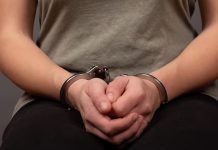 Niña de 13 años arrestada en Países Bajos, es sospechosa de matar a sus padres Foto: Conmoción en Países Bajos: niña sospechosa de matar a sus padres /Cortesía