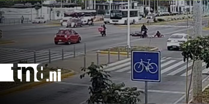 Foto:Grave accidente entre motociclistas deja dos lesionados en Managua/TN8 Foto:Grave accidente entre motociclistas deja dos lesionados en Managua/TN8