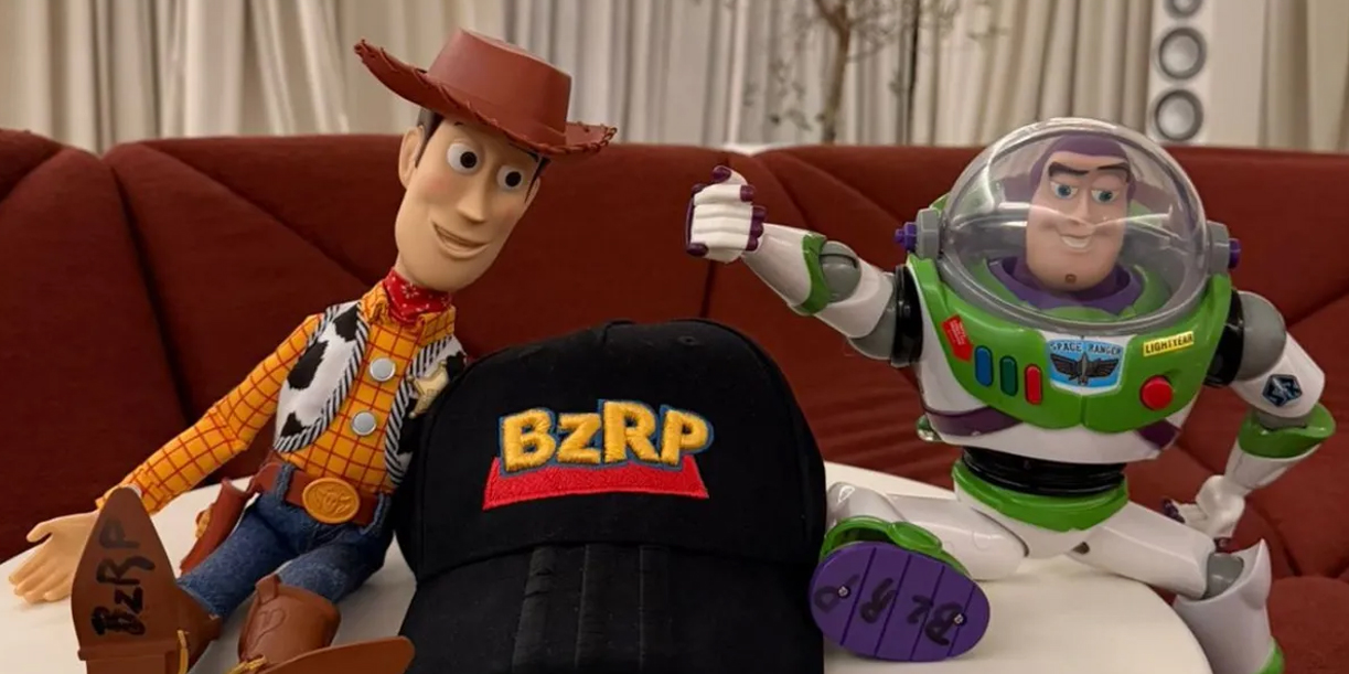 Foto: Bizarrap cumple un sueño y llega a Toy Story 5 /Cortesía