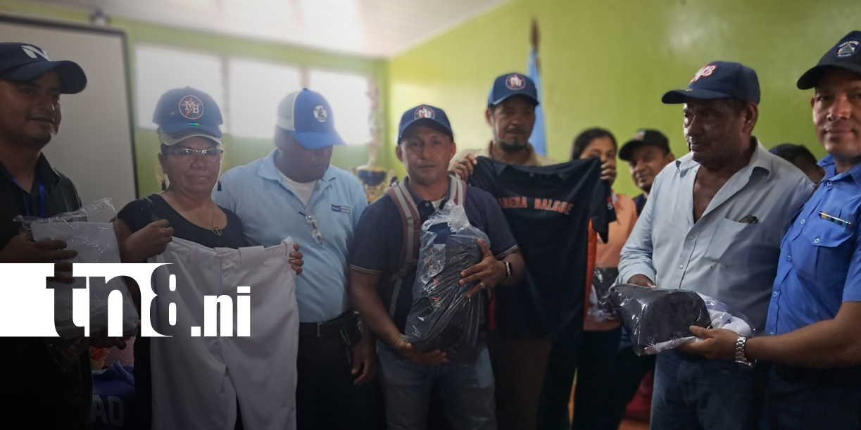 Foto:Altagracia entrega uniformes a 15 equipos de béisbol en Ometepe/TN8
