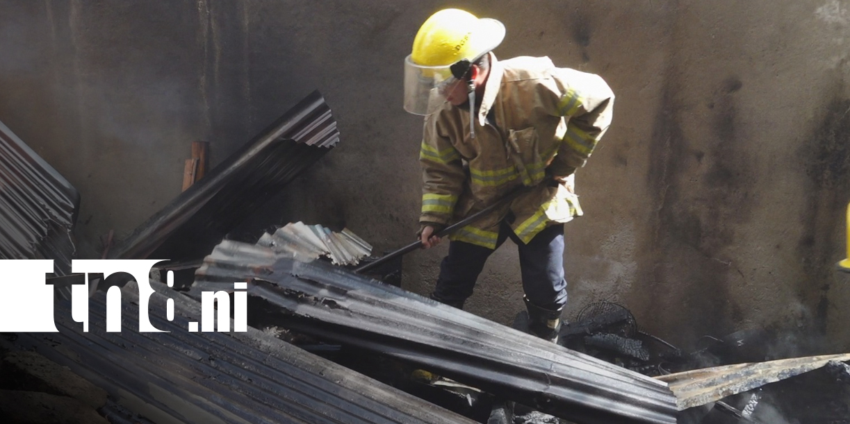 Foto: Bomberos controlan incendio en vivienda en Estelí/TN8