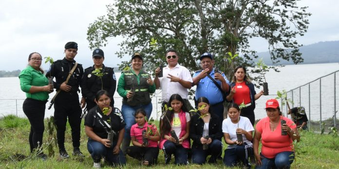 Foto:MARENA lidera jornada ambiental en sitio RAMSAR de Jinotega/Cortesía