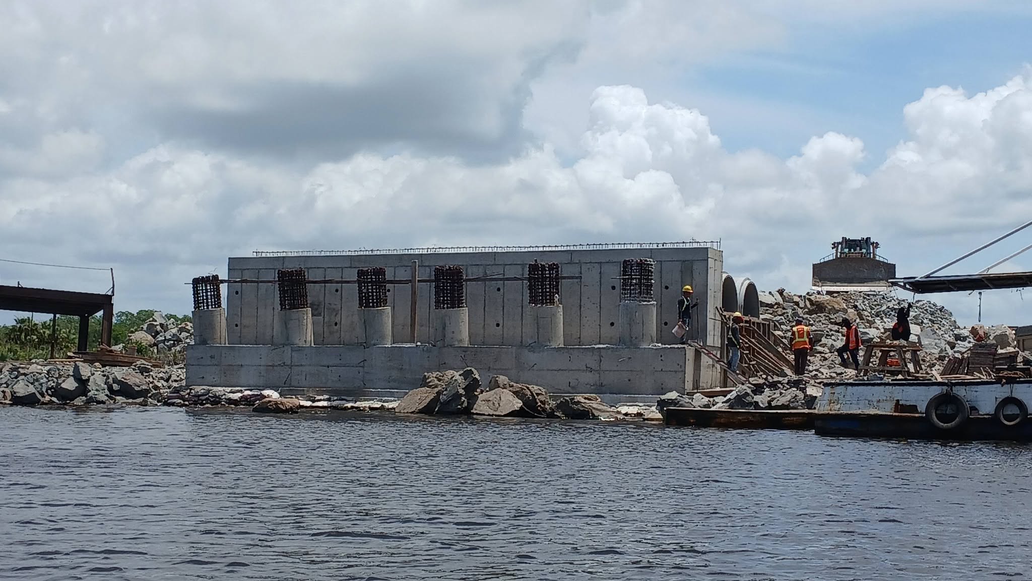 Foto: Trabajos de construcción de puente como obras de Puerto de Aguas Profundas de Bluefields