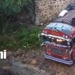 Foto:Pánico en Rosa Grande: autobús queda atrapado en río crecido/TN8