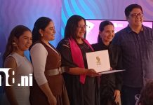 Nicaragua Diseña entrega diplomas a 27 jóvenes en fotografía y moda Foto: 27 jóvenes de Nicaragua culminan con éxito sus estudios de diseño de moda y fotografía / TN8