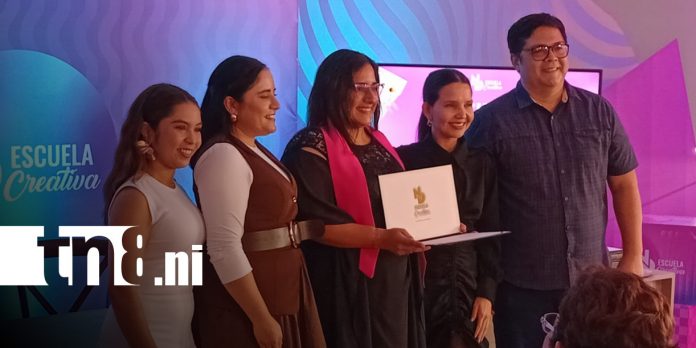 Foto: 27 jóvenes de Nicaragua culminan con éxito sus estudios de diseño de moda y fotografía / TN8 Foto: 27 jóvenes de Nicaragua culminan con éxito sus estudios de diseño de moda y fotografía / TN8