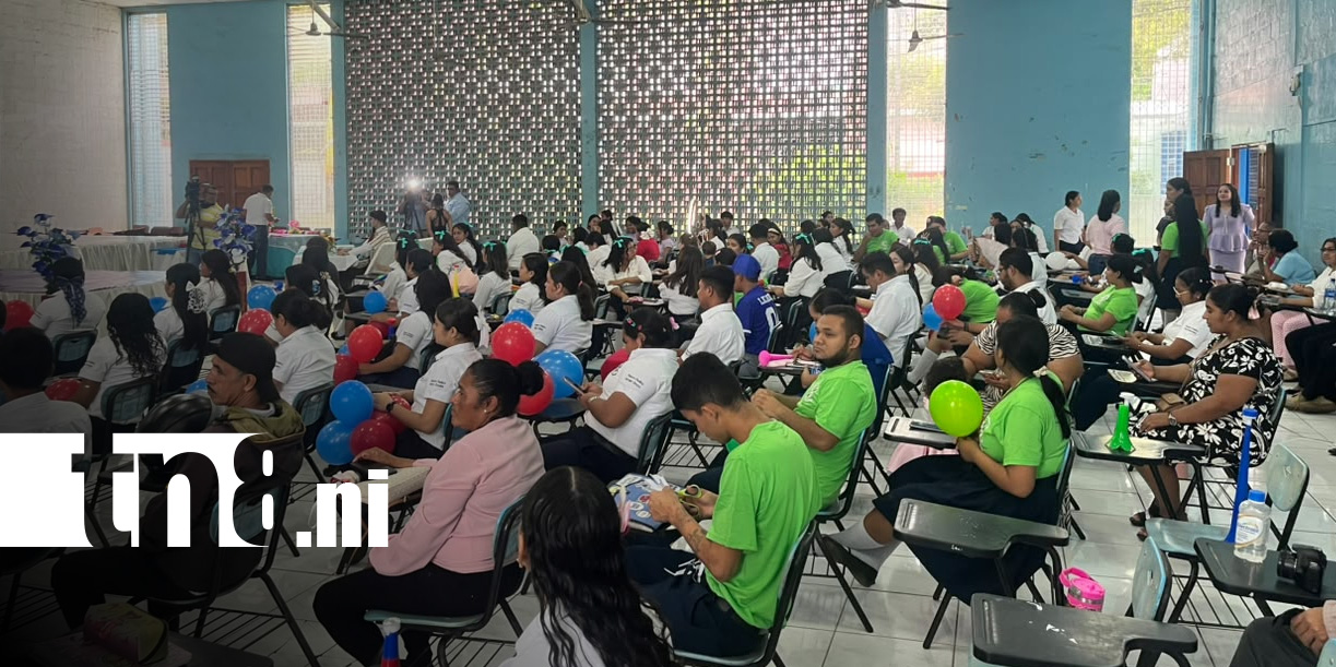 Foto: Escuela Normal Alessio Blandón celebra el Día del Maestro Normalista y la educación de calidad / TN8