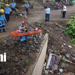 Bomberos Unidos realizan demostración de sistema de tirolina para rescate acuático Foto: Prácticas de bomberos en técnicas de tirolina / TN8