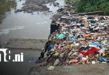 Acumulación de desechos complica drenaje de cauces en Managua Foto: Acumulación de basura en cauces de Managua / TN8